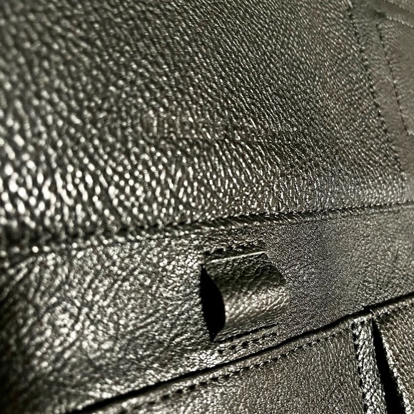 Mark & Graham pebble grain leather sleeve with many compartments - Picture 11 of 16